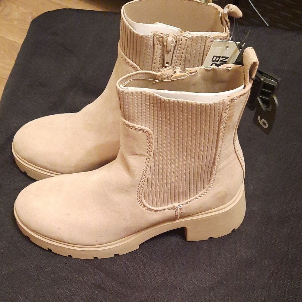 Womens Size 9 No Boundaries Beige Ankle Boots New With Tags Side Zipper - Picture 3 of 7